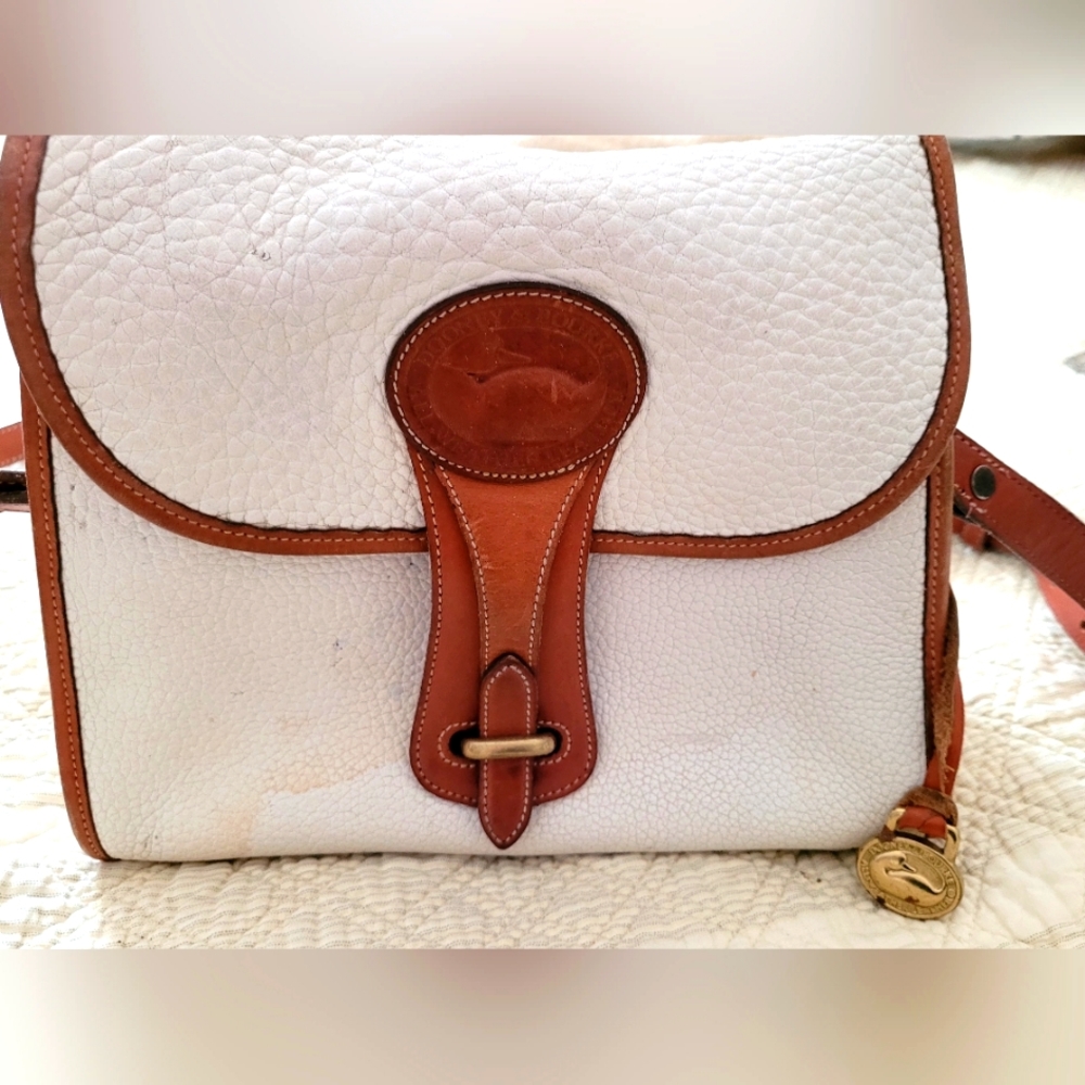 Authentic vintage Dooney and Bourke Crossbody Bag Winter White Pebble leather